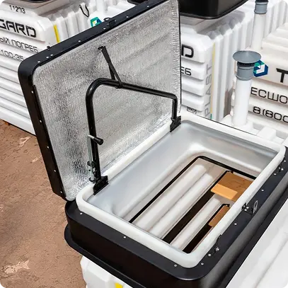 Крышка-люк и поручень